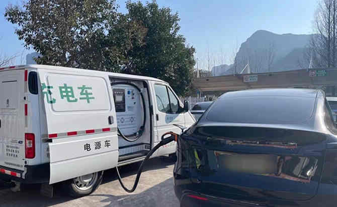 伽师汽车搭电