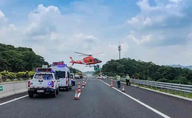 伽师高速公路汽车救援案例
